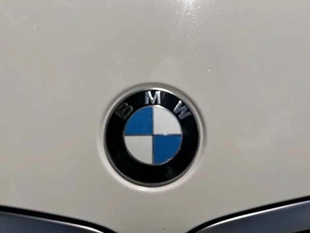 2025 BMW 3 Series 330i photo 10