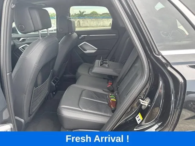 2025 Audi Q3 S line Premium photo 3