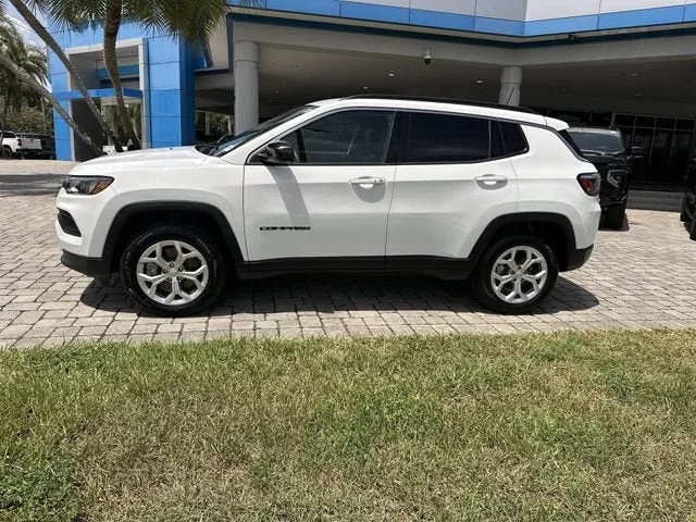 2024 Jeep Compass Latitude photo 31
