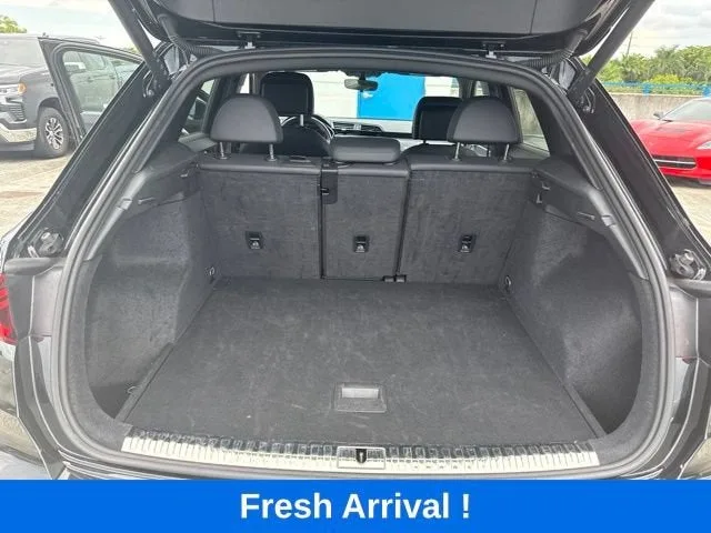2025 Audi Q3 S line Premium photo 4