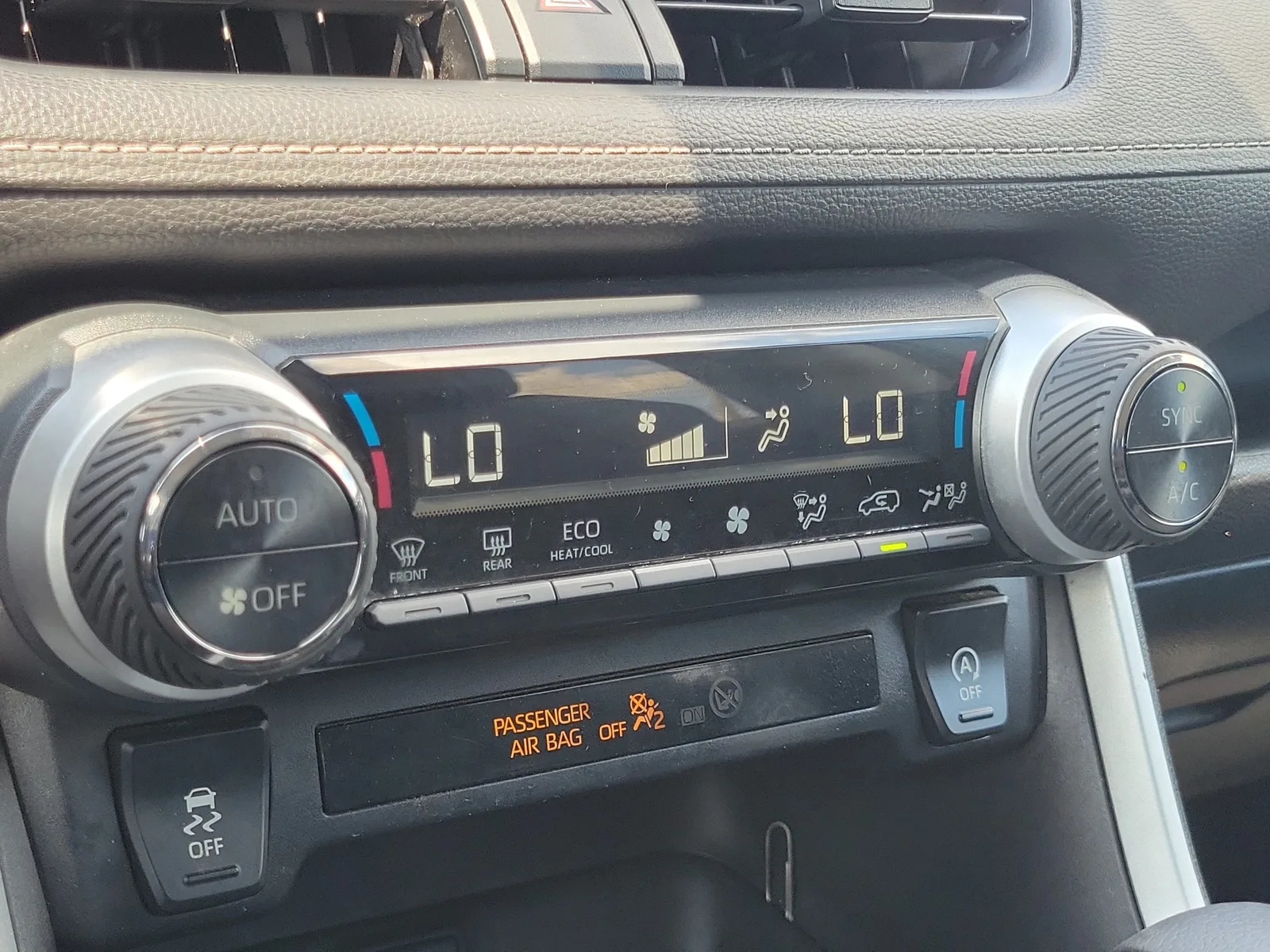 2021 Toyota RAV4 XLE photo 31