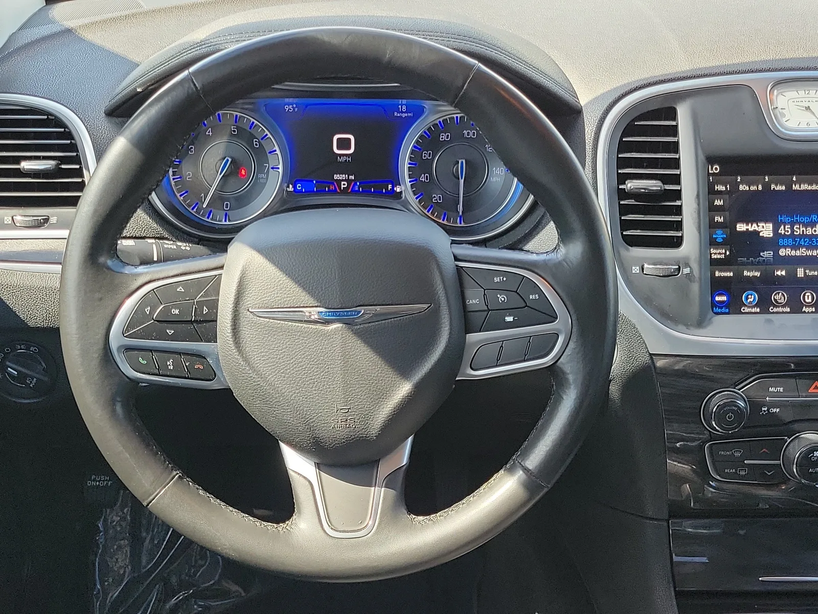 2021 Chrysler 300 Touring L photo 19