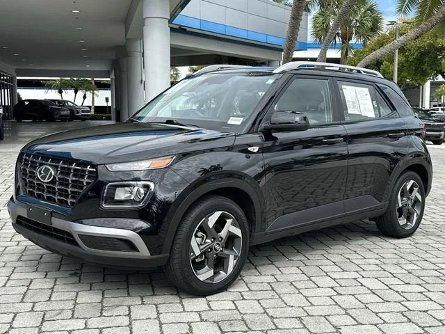 2025 Hyundai Venue SEL photo 20