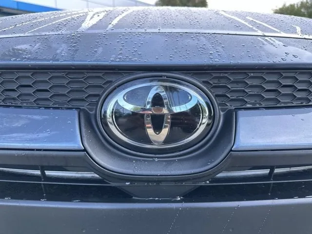 2023 Toyota Corolla LE photo 10