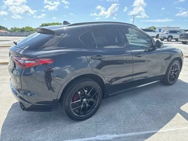 2020 Alfa Romeo Stelvio Ti photo 14