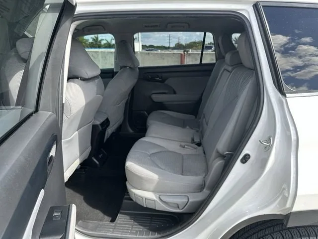 2023 Toyota Highlander L photo 27