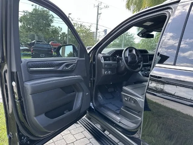 2023 GMC Yukon XL Denali photo 22