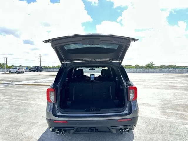 2020 Ford Explorer ST photo 28