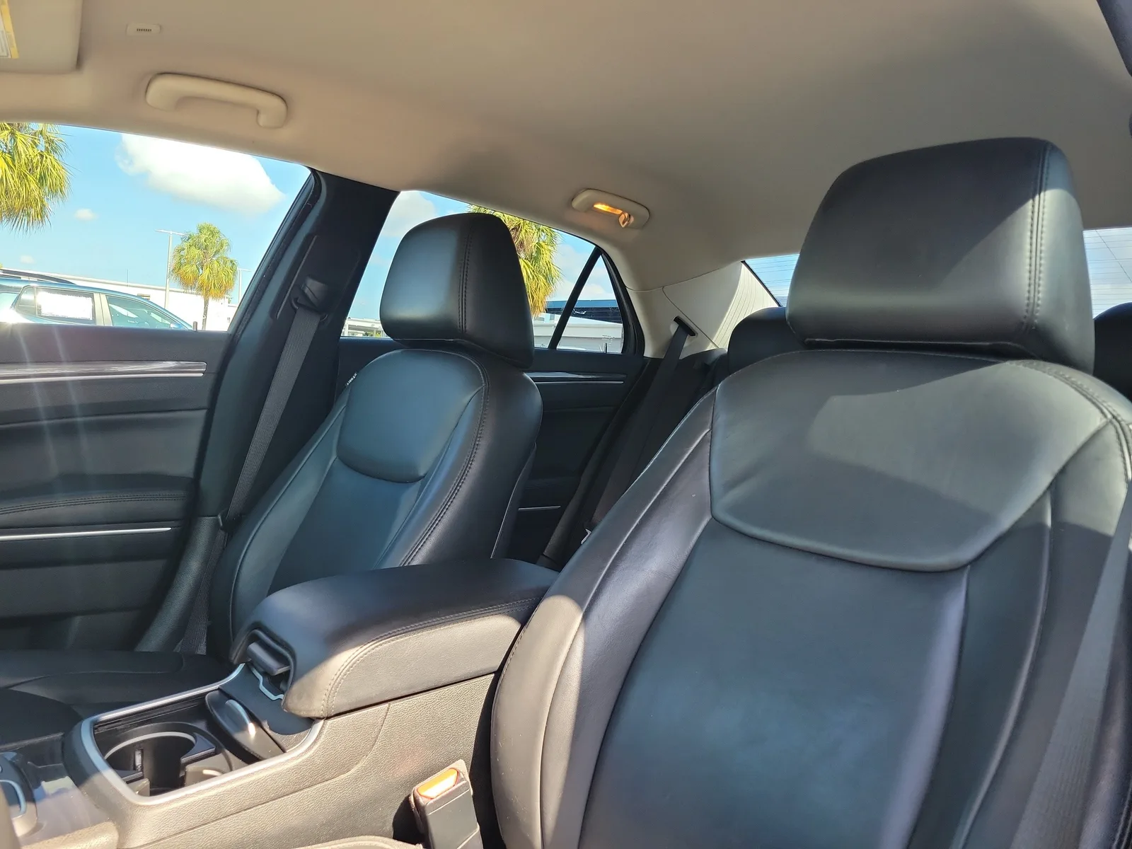 2021 Chrysler 300 Touring L photo 22