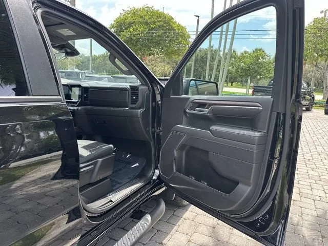 2023 Chevrolet Silverado 1500 RST photo 23