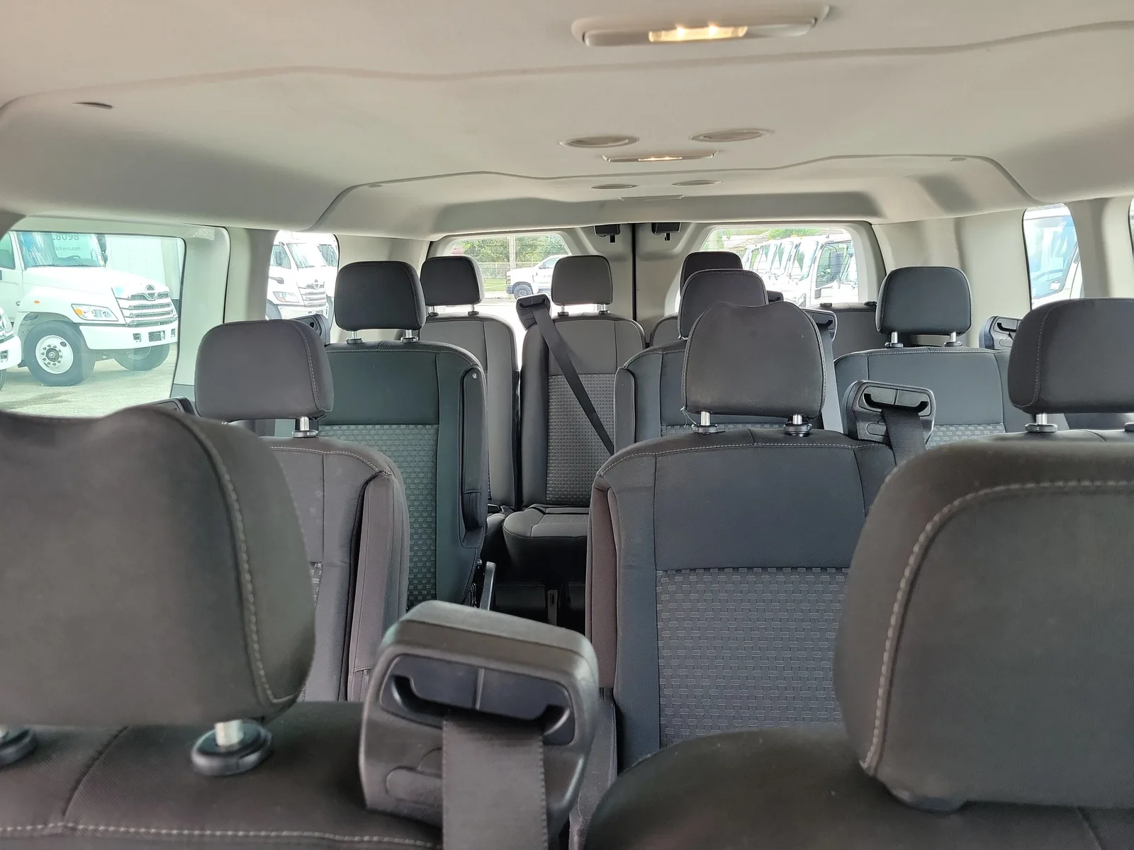2022 Ford Transit Passenger Wagon XL photo 17
