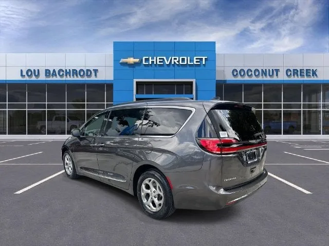 2023 Chrysler Pacifica Limited photo 6