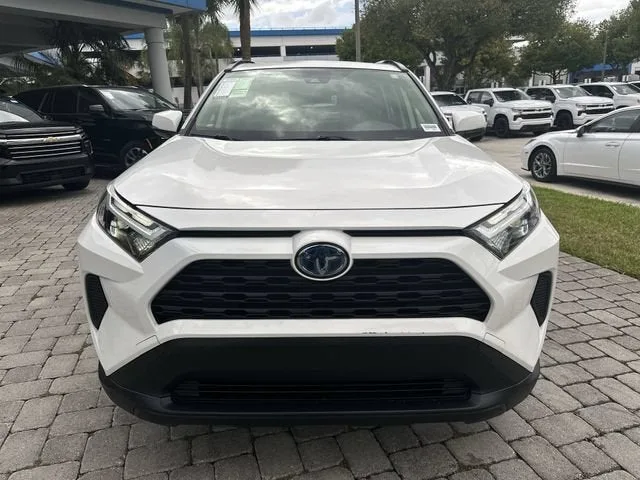 2023 Toyota RAV4 Hybrid XLE photo 14