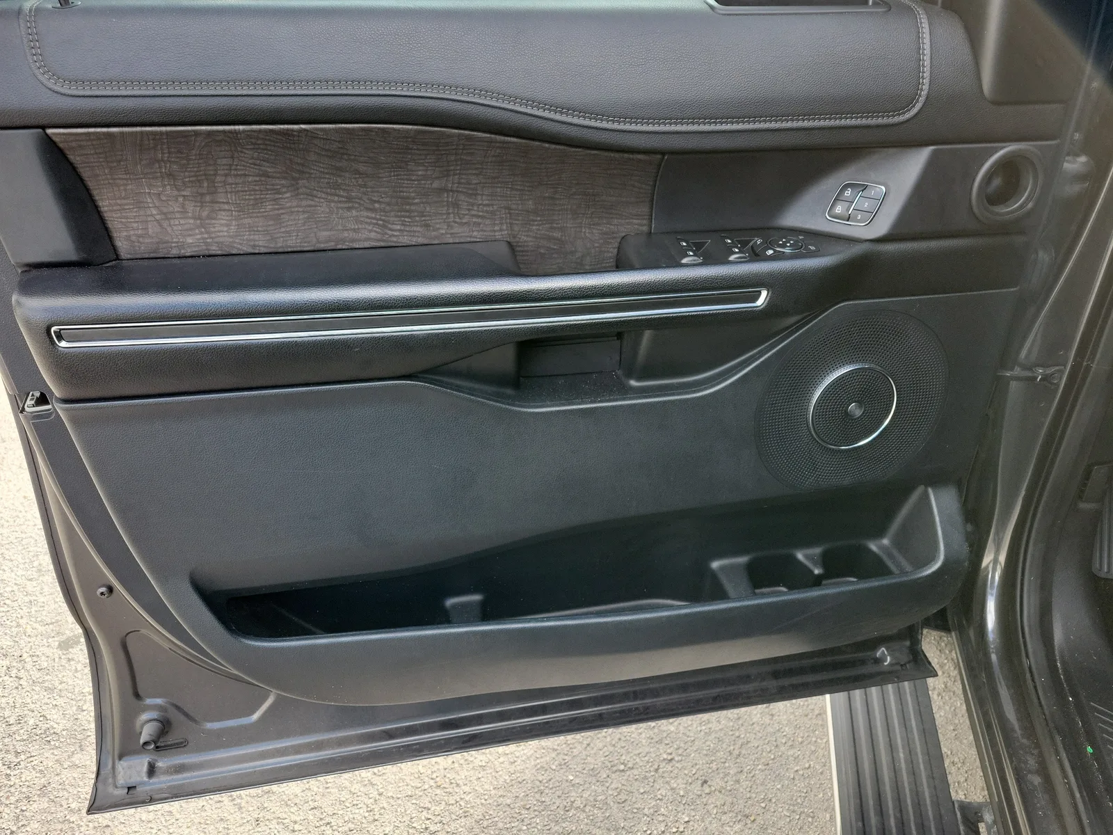 2021 Ford Expedition Limited photo 19