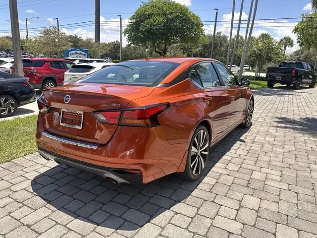 2022 Nissan Altima 2.5 SR photo 37