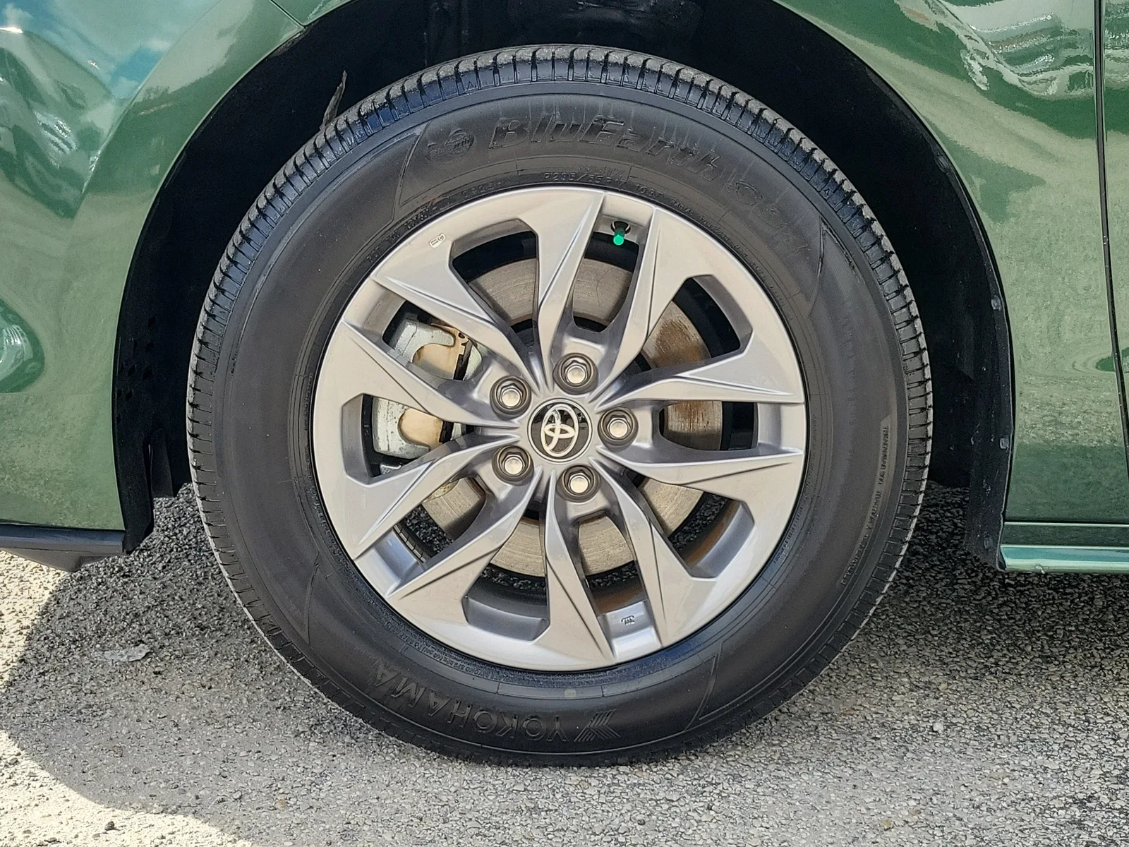 2026 Toyota Sienna XLE photo 9