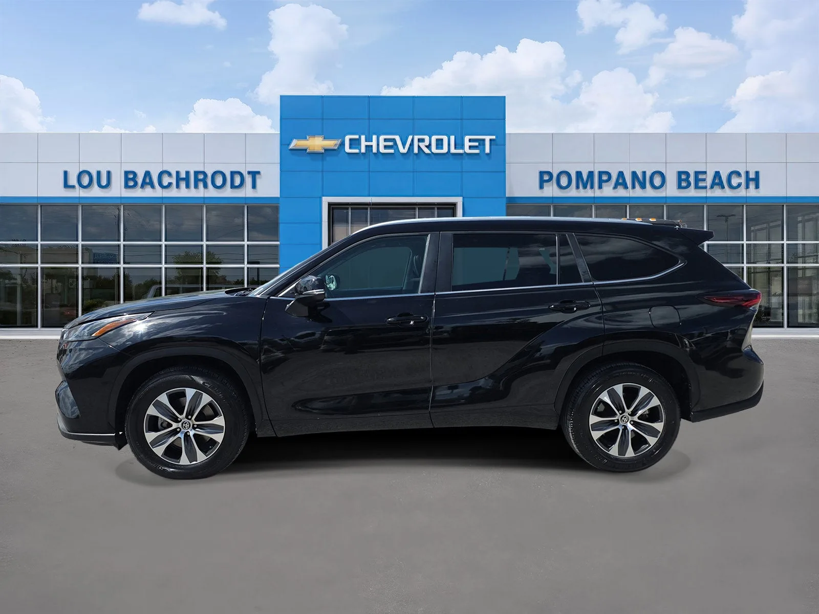 2024 Toyota Highlander LE photo 4