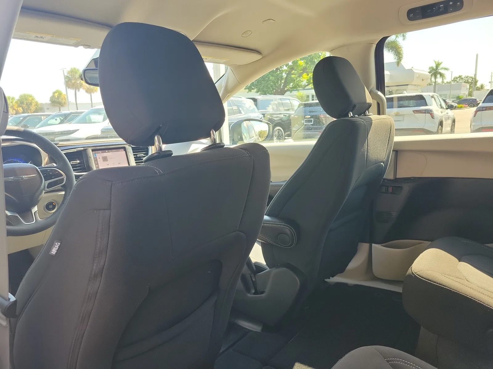 2023 Chrysler Voyager LX photo 15