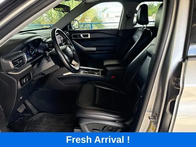 2023 Ford Explorer XLT photo 2