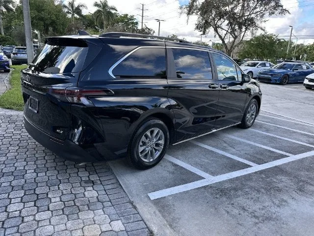 2026 Toyota Sienna XLE photo 38