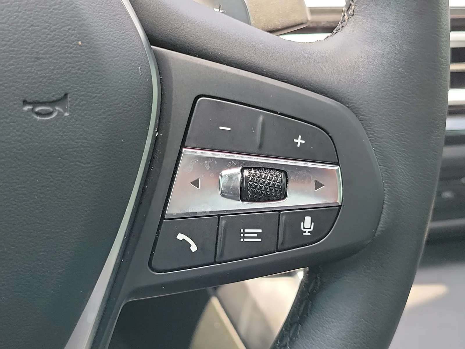 2023 BMW 3 Series 330i photo 27