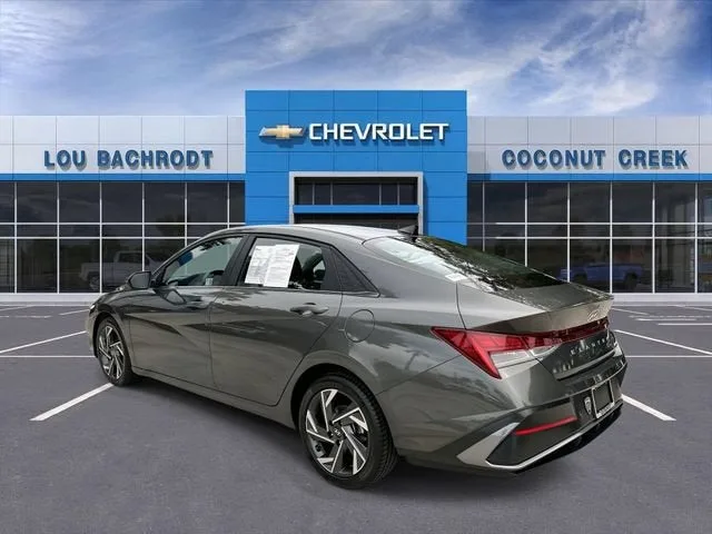 2024 Hyundai Elantra Limited photo 6
