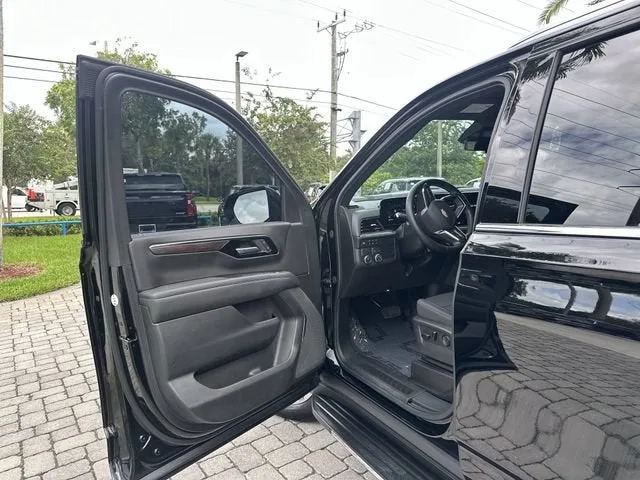 2026 Chevrolet Suburban LS photo 22
