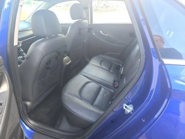 2020 Hyundai Elantra GT 5DR HB AT photo 13