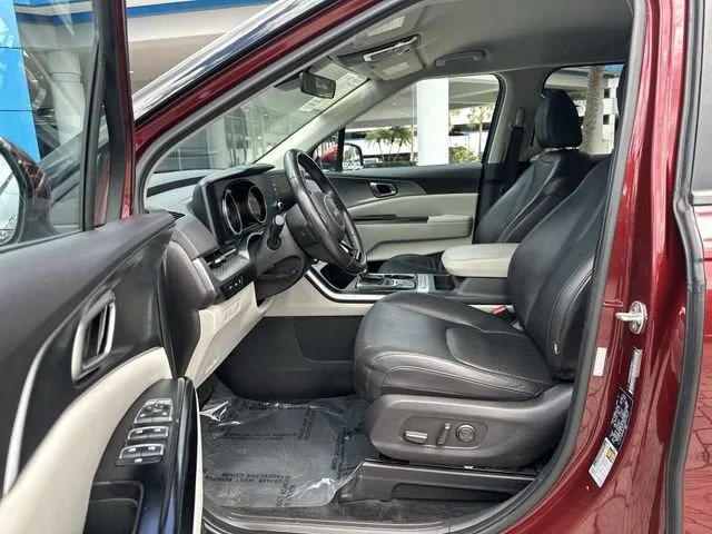 2024 Kia Carnival LX photo 22