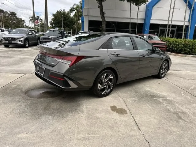 2024 Hyundai Elantra Limited photo 38