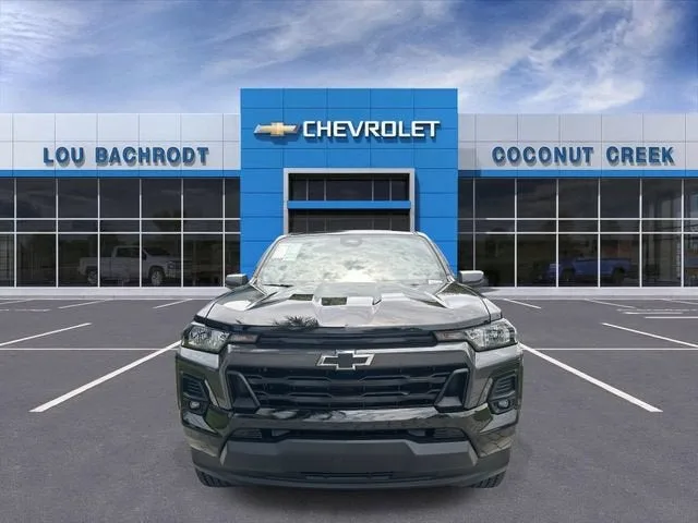 2024 Chevrolet Colorado LT photo 3