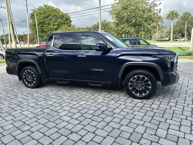 2022 Toyota Tundra 4WD Limited photo 15