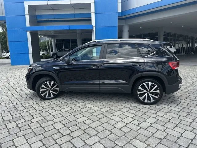 2024 Volkswagen Taos SE photo 16