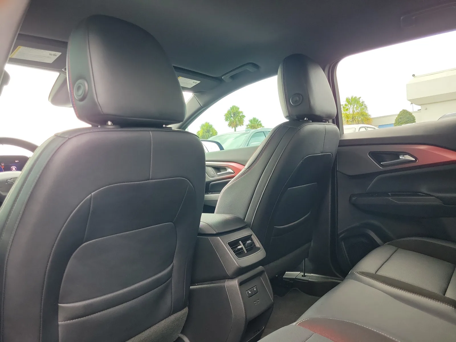 2025 Chevrolet Equinox EV RS photo 17