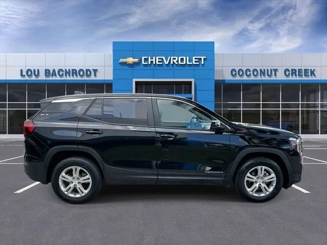2024 GMC Terrain SLE photo 9