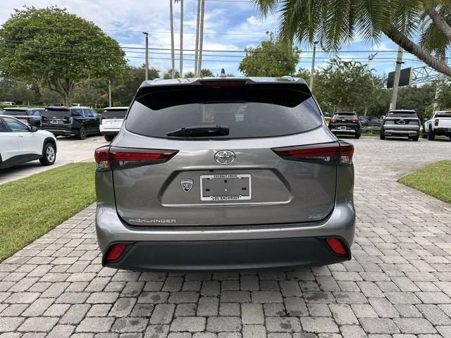 2025 Toyota Highlander LE photo 35