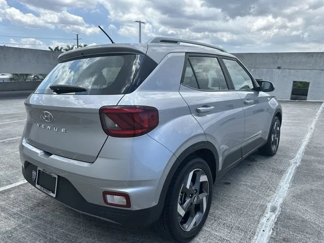 2025 Hyundai Venue SEL photo 35