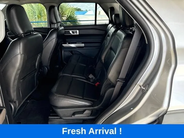 2023 Ford Explorer XLT photo 3