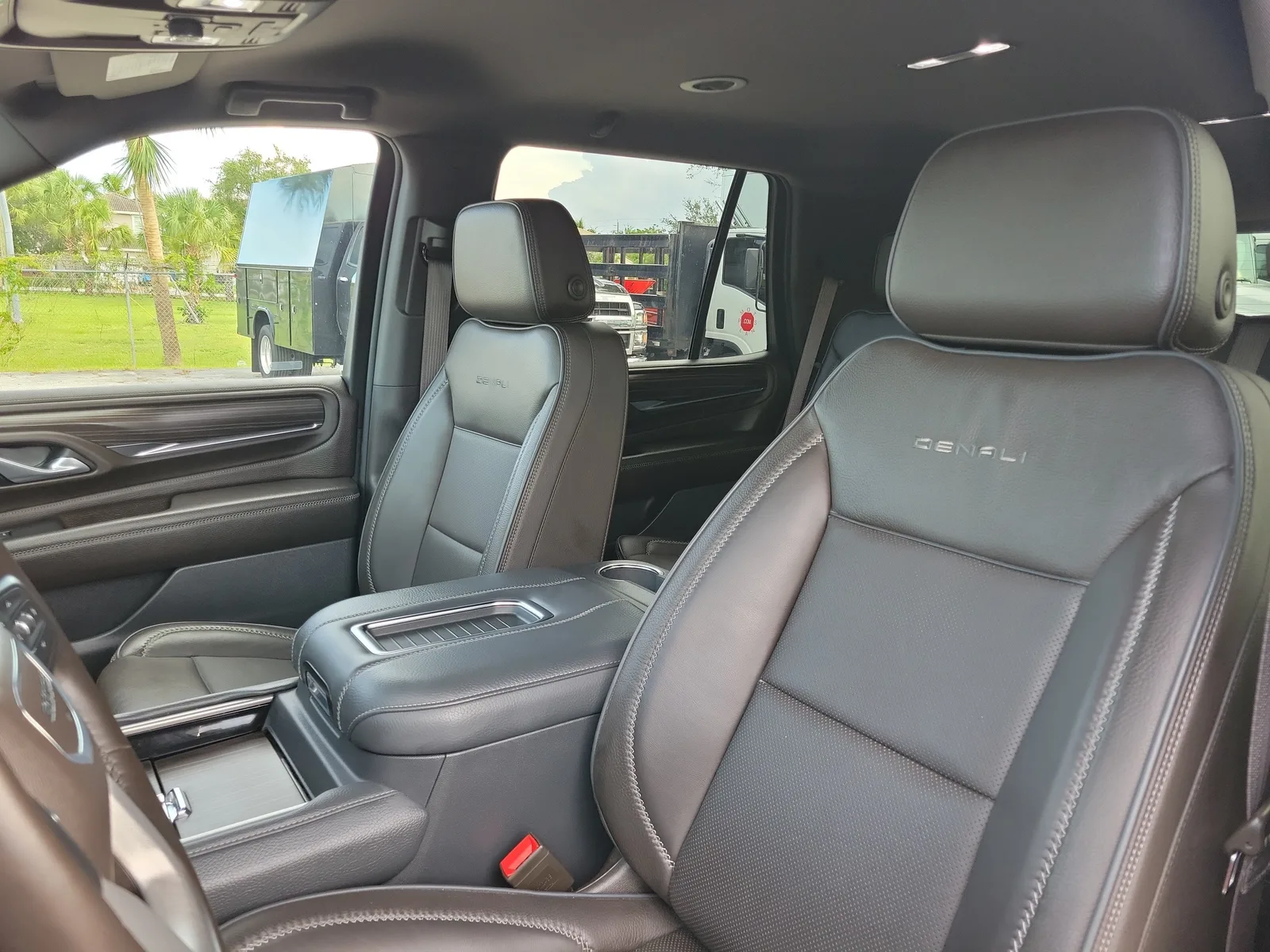 2024 GMC Yukon Denali photo 22