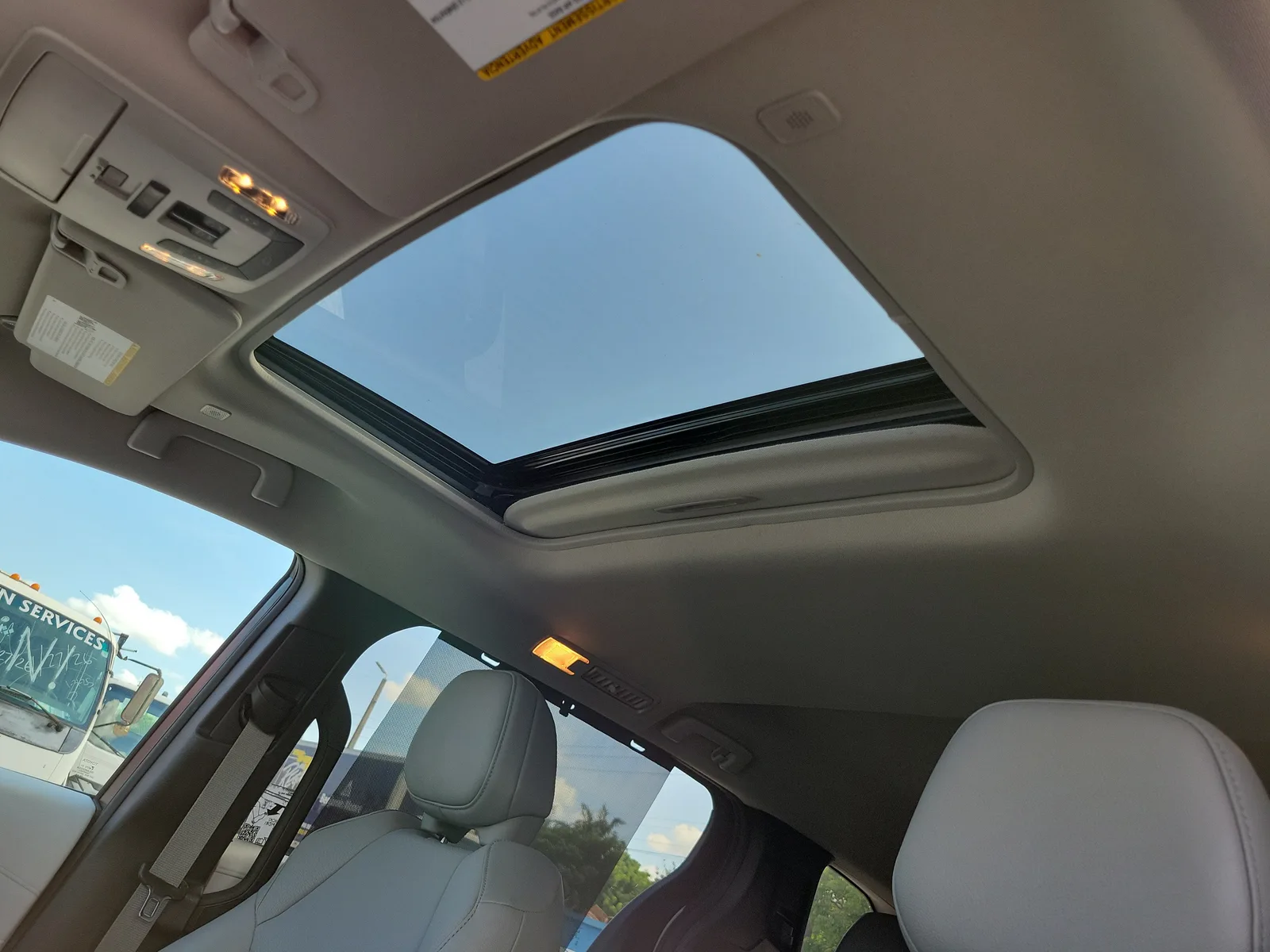 2025 Toyota Sienna XLE photo 14