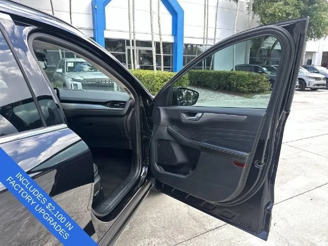2021 Ford Escape Titanium photo 23