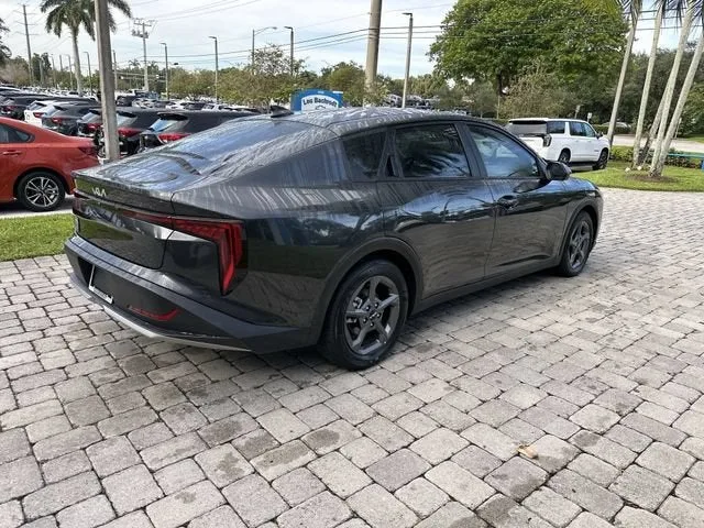 2025 Kia K4 LXS photo 38