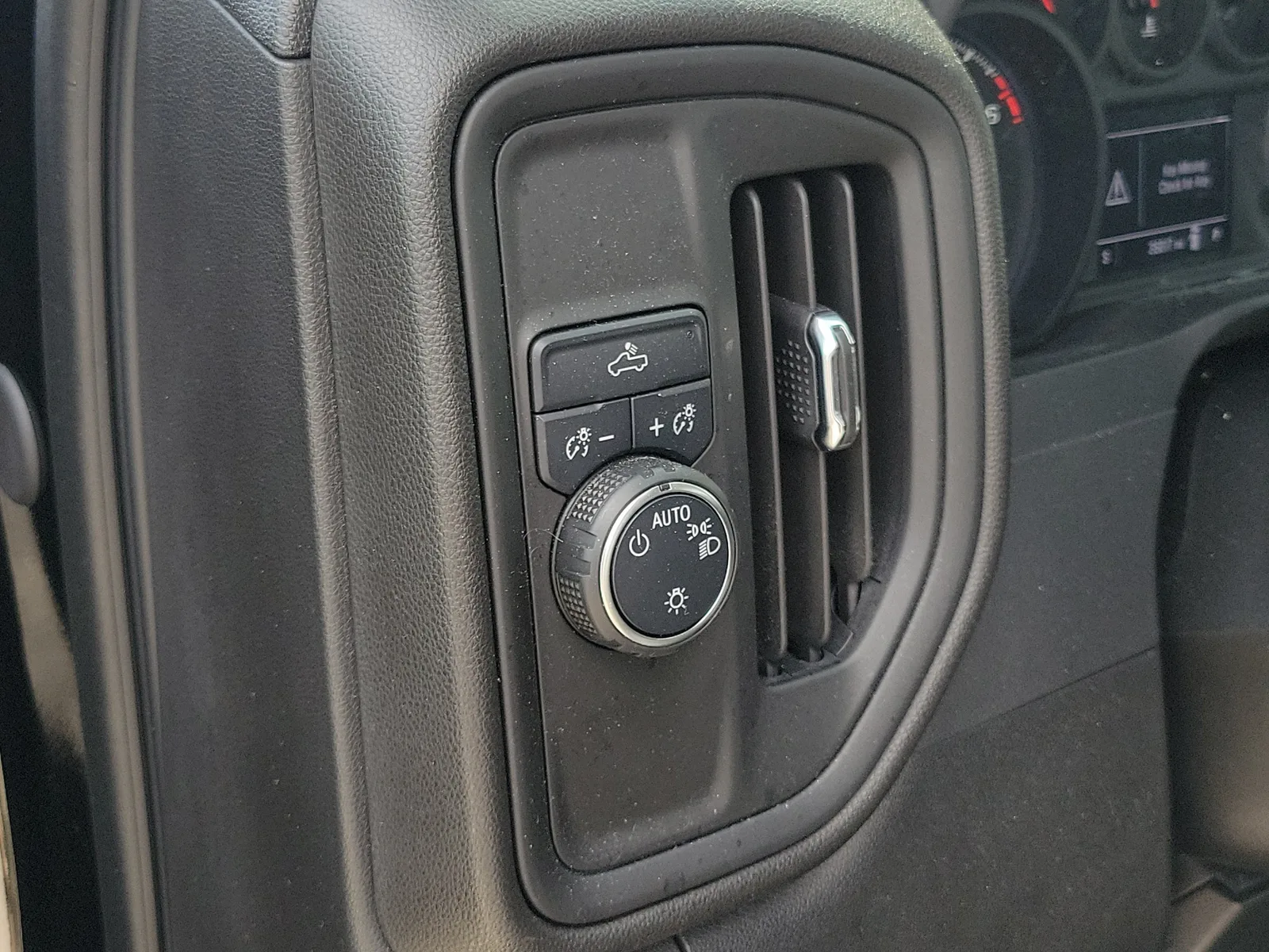 2025 Chevrolet Silverado 1500 Custom photo 12