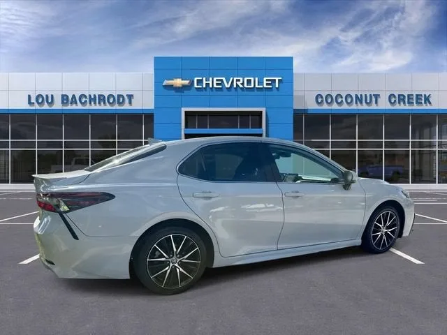 2024 Toyota Camry SE photo 8