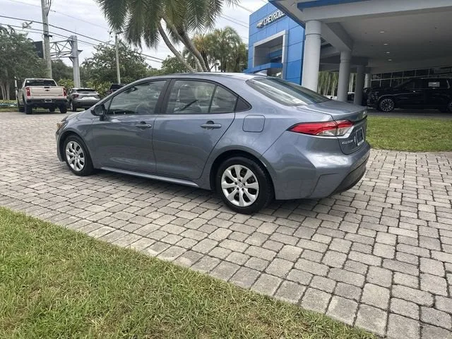 2024 Toyota Corolla LE photo 32