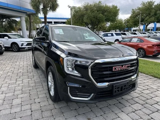 2024 GMC Terrain SLE photo 17