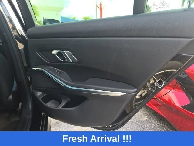 2023 BMW 3 Series 330e photo 16
