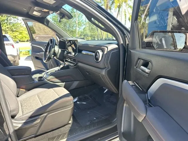 2024 Chevrolet Colorado Z71 photo 29