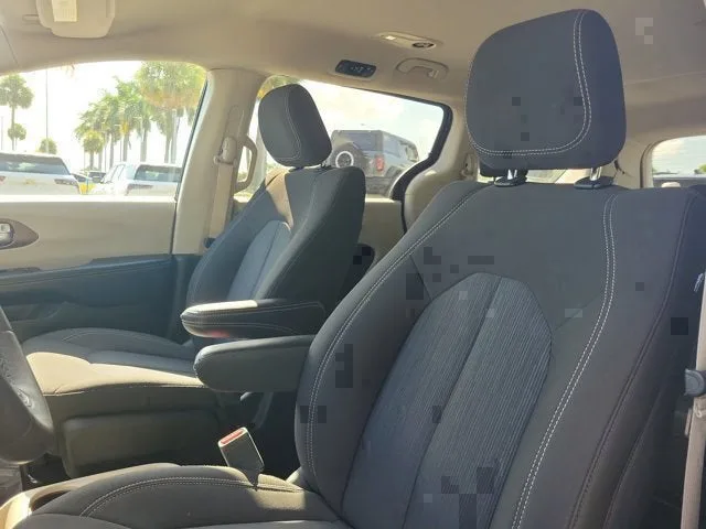 2023 Chrysler Voyager LX photo 20