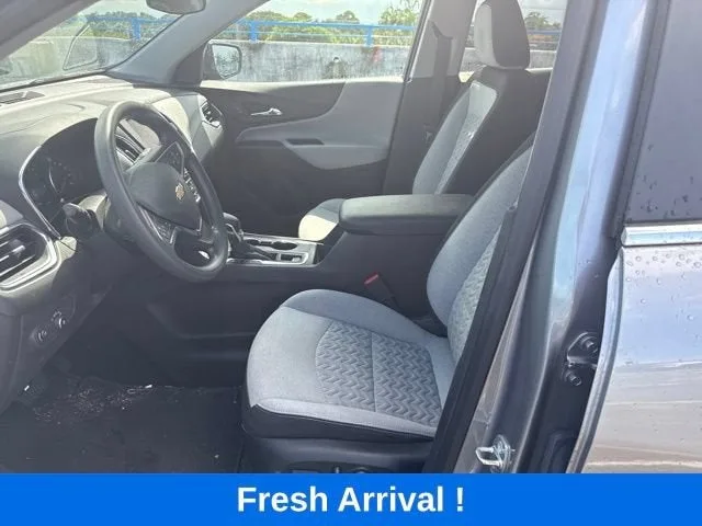 2023 Chevrolet Equinox LT photo 2